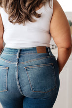 Load image into Gallery viewer, Judy Blue Morgan High Rise Distressed Straight Jeans