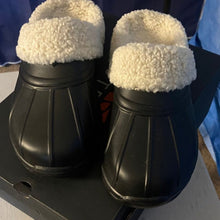 Load image into Gallery viewer, Men’s Bass Outdoor Black and Cream Clogs, sz 8m, SL3-1315S006