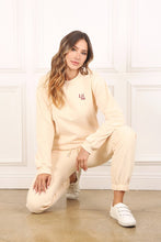 Load image into Gallery viewer, Lilou Cream sweat shirt with embo