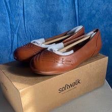 Load image into Gallery viewer, SoftWalk Women's Tan Loafers, sz 6w, 7C-128S006