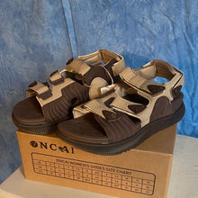 Load image into Gallery viewer, Brown and Cream Sandals, sz 9, SL2-129s005