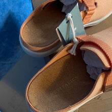 Load image into Gallery viewer, REVITALIGN Peach Slip-On Shoes, sz 6.5D, SL2-129s011
