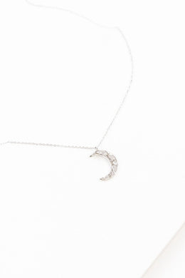 Lovoda Crescent Moon Hammered Necklace