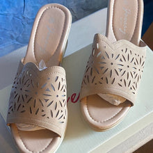Load image into Gallery viewer, Nude Wedge Sandals sz 10, 12F-137s003
