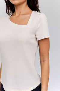 Gilli SHORT SLEEVE ASYMMETRICAL TOP