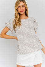 Load image into Gallery viewer, Gilli S/S OVERLAP RUFFLE SLEEVE DITSY PRINT TOP