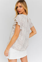 Load image into Gallery viewer, Gilli S/S OVERLAP RUFFLE SLEEVE DITSY PRINT TOP