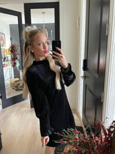 Load image into Gallery viewer, Black Velvet Party Dress