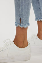 Load image into Gallery viewer, Kan Can USA HIGH RISE STRAIGHT FIT JEANS-KC20011L