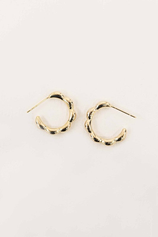 Lovoda Scalloped Huggie Hoop Earrings