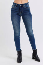 Load image into Gallery viewer, Judy Blue Full Size Mid-Rise Waist Skinny Jeans with Pockets