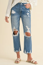 Load image into Gallery viewer, Annie Wear Distressed Raw Hem Cropped Jeans