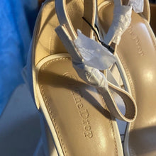 Load image into Gallery viewer, Elegant White Block Heel Sandals, sz 7, SL3-1313s002
