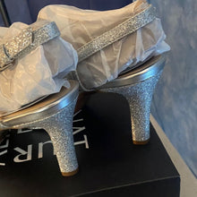 Load image into Gallery viewer, Elegant Silver Strappy Heels sz 9, SL2-138s009
