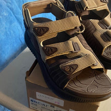 Load image into Gallery viewer, Brown and Cream Sandals, sz 9, SL2-129s005