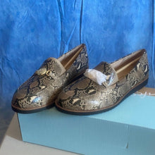Load image into Gallery viewer, Life Stride Snakeskin Pattern Loafers sz 6, 9A-1314S001