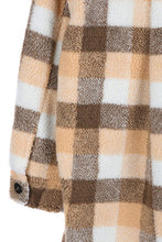 Load image into Gallery viewer, Lilou Plaid sherpa jacket with pockets