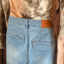 Load image into Gallery viewer, Women's Light Blue Wide-Leg Jeans, size 10, 1L-135B004