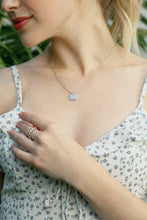 Load image into Gallery viewer, Lilou Twist ring and square pendant necklace set -silver