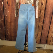 Load image into Gallery viewer, Women's Light Blue Wide-Leg Jeans, size 10, 1L-135B004