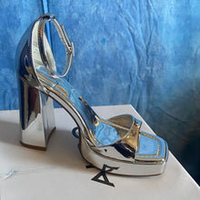 Load image into Gallery viewer, Aldo Silver High Block Heel, sz 6.5, SL1-137s004