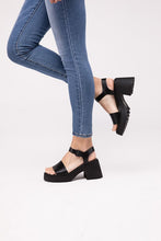 Load image into Gallery viewer, Fortune Dynamic BOOMER-S Platform Heel Sandals