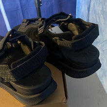 Load image into Gallery viewer, Black Adjustable Strap Sandals sz 9, SL2-129s007