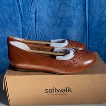Load image into Gallery viewer, SoftWalk Women's Tan Loafers, sz 6w, 7C-128S006