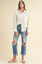 Load image into Gallery viewer, Annie Wear Distressed Raw Hem Cropped Jeans