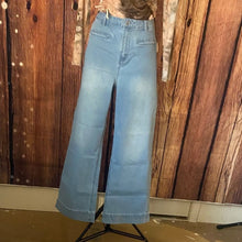 Load image into Gallery viewer, Women's Light Blue Wide-Leg Jeans, size 10, 1L-135B004