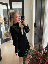 Load image into Gallery viewer, Black Velvet Party Dress