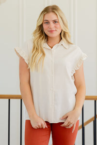 ONE ELEVEN NORTH Day Date Ruffle Sleeved Blouse