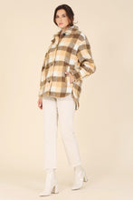 Load image into Gallery viewer, Lilou Plaid sherpa jacket with pockets