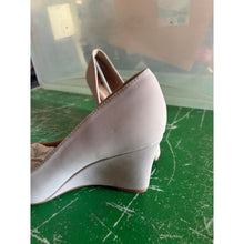 Load image into Gallery viewer, Nude Closed Toe  Low Heel Pointed Toe Wedge Shoes, Size 6, 21C-190S001