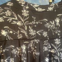 Load image into Gallery viewer, Floral Black Women's Top sz M, 3F-128T001