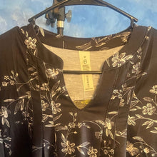 Load image into Gallery viewer, Floral Black Women's Top sz M, 3F-128T001