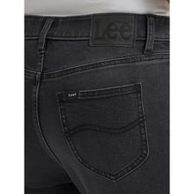 Load image into Gallery viewer, ee Women's Legendary Straight Capri Jean, Size 4m, 21E-195B003
