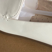 Load image into Gallery viewer, Elegant White Loafers for Women sz 6.5, SL2-129s010