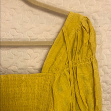 Load image into Gallery viewer, Mustard Seed Ruffled Short Top, Medium, 2F-112T009