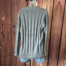 Load image into Gallery viewer, Gray Cable Knit Women's Sweater, Small, 7H-107T005