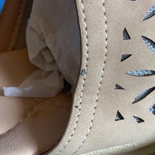 Load image into Gallery viewer, Nude Wedge Sandals sz 10, 12F-137s003