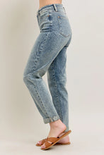 Load image into Gallery viewer,  Hw Vintage Wash Double Roll Cuff Bf Jeans Side