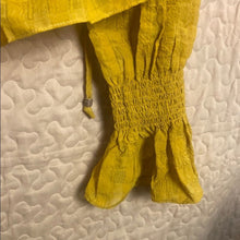 Load image into Gallery viewer, Mustard Seed Ruffled Short Top, Medium, 2F-112T009