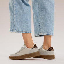 Load image into Gallery viewer, Fashion Sneakers Casual Tennis Shoes, Size 8.5, 22A-189S002
