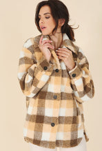 Load image into Gallery viewer, Lilou Plaid sherpa jacket with pockets