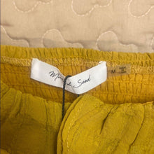 Load image into Gallery viewer, Mustard Seed Ruffled Short Top, Medium, 2F-112T009