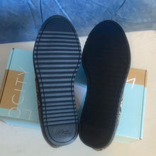 Load image into Gallery viewer, Life Stride Snakeskin Pattern Loafers sz 6, 9A-1314S001