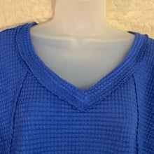 Load image into Gallery viewer, Zenana Blue Brushed Waffle Exposed Seam Top, size S/M, T009