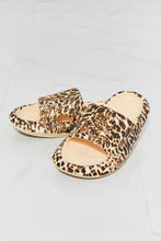 Load image into Gallery viewer, MMShoes Arms Around Me Open Toe Slide in Leopard